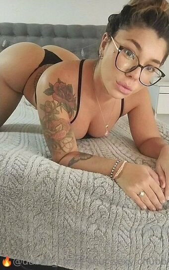 danah_curvy