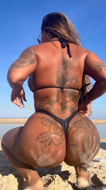 Débora Brasil