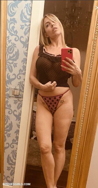 Emanuela Nude Leaks OnlyFans Photo 25