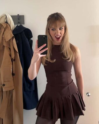 Emma Russell Nude Leaks OnlyFans Photo 25