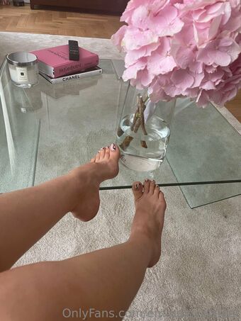 emmalovettfeet