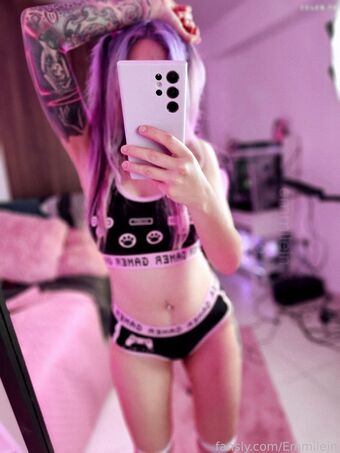 Emmilein Nude Leaks OnlyFans Photo 22