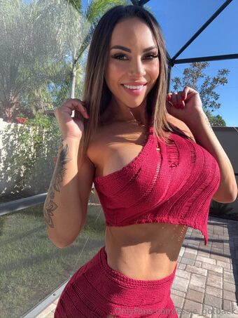 essie_gotback