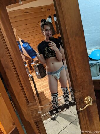 femboy_idiot Nude Leaks OnlyFans Photo 1