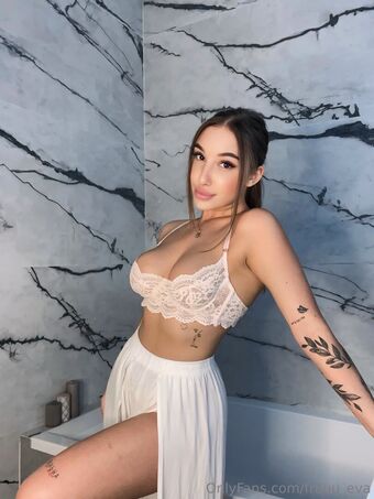 frauu_eva