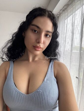 giakhavari Nude Leaks OnlyFans Photo 2