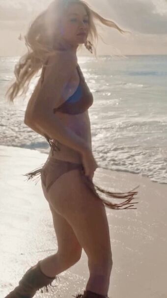 Gigi Hadid Nude Leaks OnlyFans Photo 53