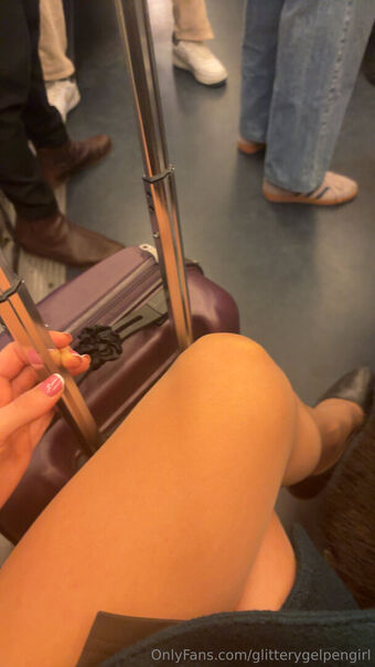 glitterygelpengirl