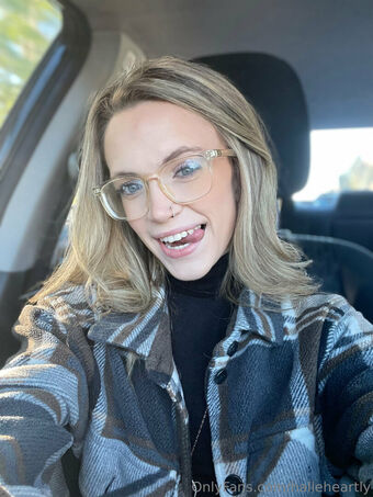 halleheartly Nude Leaks OnlyFans Photo 7