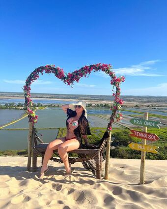 Haninha Lobato Privacy