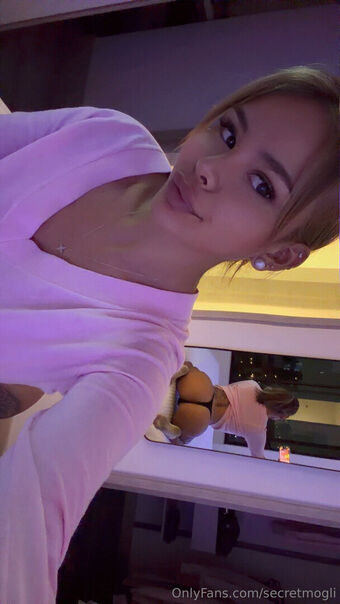 happymogli Nude Leaks OnlyFans Photo 4