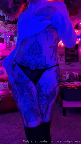 harlowflowerfootgoddess