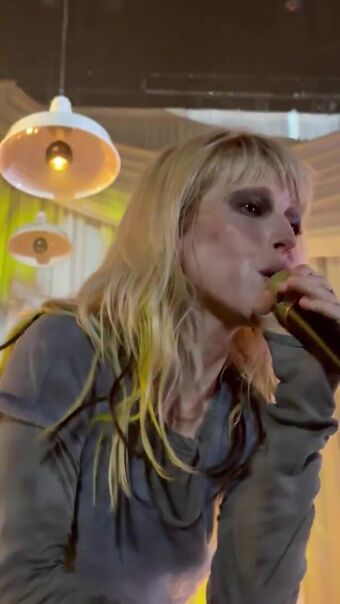 Hayley Williams Nude Leaks OnlyFans Photo 518