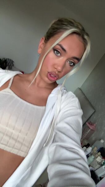 hollyasminee