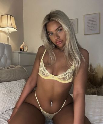 Hollyhenson Nude Leaks OnlyFans Photo 1