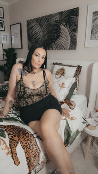 itsme.valirie Nude Leaks OnlyFans Photo 24