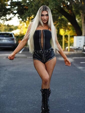 Izzi Dame