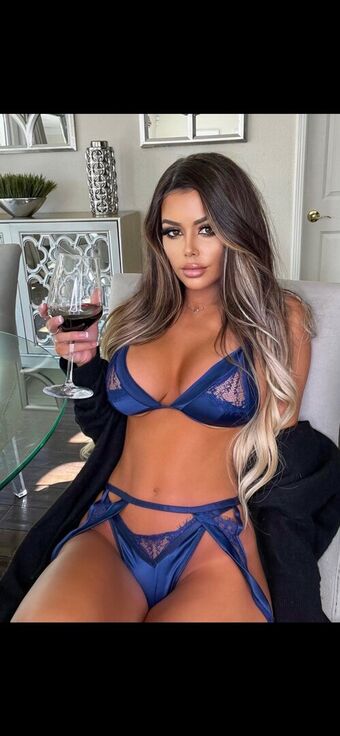 Juli.anneee Nude Leaks OnlyFans Photo 1