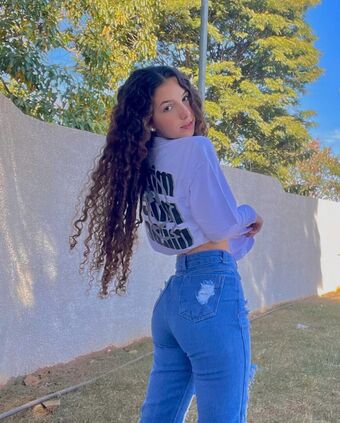 Julia Dourado
