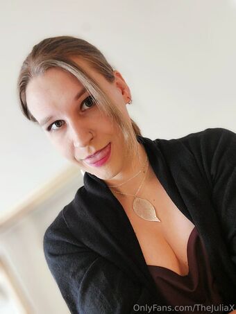 julia.x Nude Leaks OnlyFans Photo 1