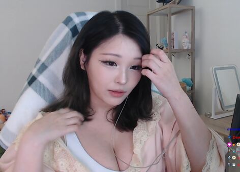 Kang Hee Yoon Nude Leaks OnlyFans Photo 383