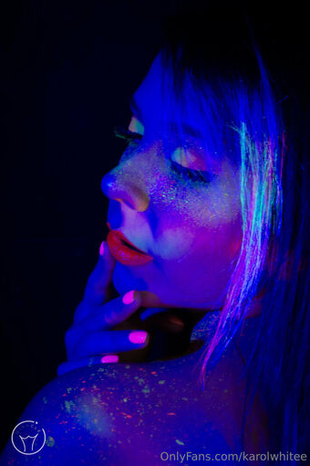 karolwhitee