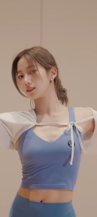 Kazuha Nakamura 中村 一葉