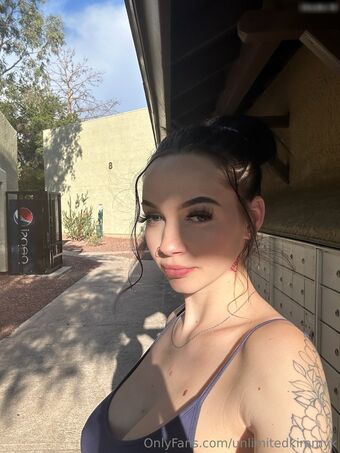 KimmyK (@exclusivekimmyk)