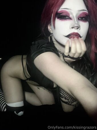kissingrazors