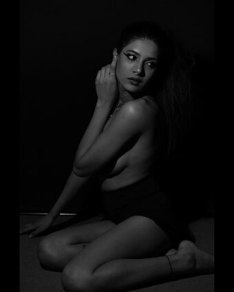 Komal Sethi Nude Leaks OnlyFans Photo 19
