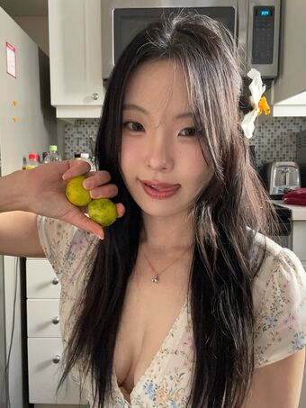 Kong Nude Leaks OnlyFans Photo 31