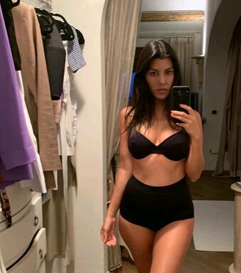 Kourtney Kardashian Nude Leaks OnlyFans Photo 80