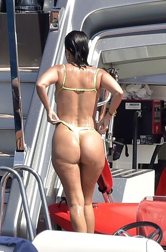Kourtney Kardashian Nude Leaks OnlyFans Photo 130