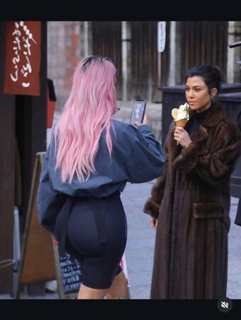 Kourtney Kardashian Nude Leaks OnlyFans Photo 426