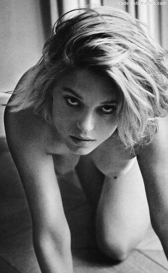 Léa Seydoux Nude Leaks OnlyFans Photo 35