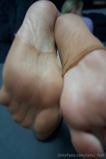 Ladyj_feet