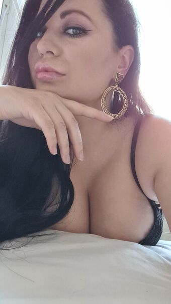 larajadedeene