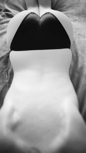 lauraWk Nude Leaks OnlyFans Photo 3