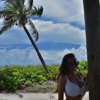 Lauren E