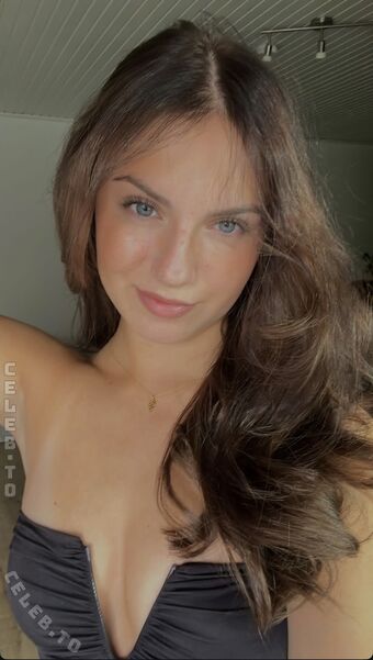 Lea Viktoria Nude Leaks OnlyFans Photo 39