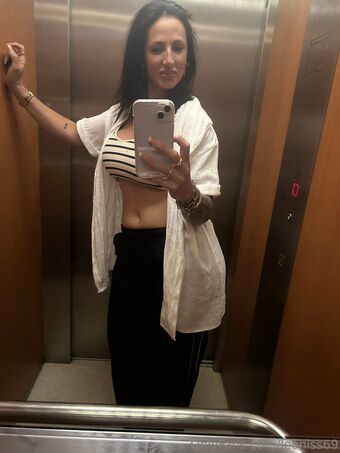 leoniss69 Nude Leaks OnlyFans Photo 1