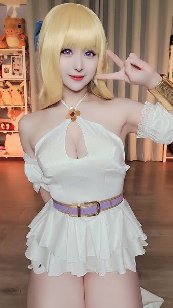 Lewd Cosplayer