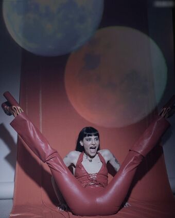 Lilith Czar/Juliet Simms