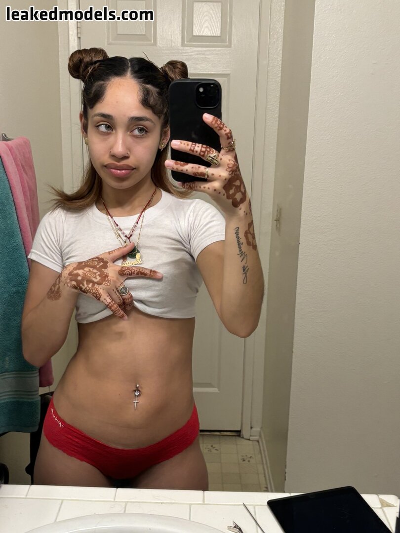 llupee.e / lupefree / xxprettyfaacee Photo #2