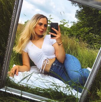 lorenabombik / lolomaus