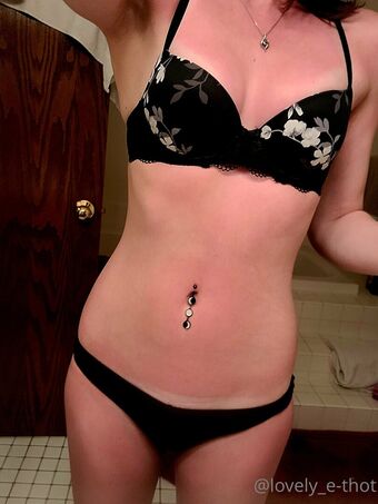 lovel-e-thot Nude Leaks OnlyFans Photo 7
