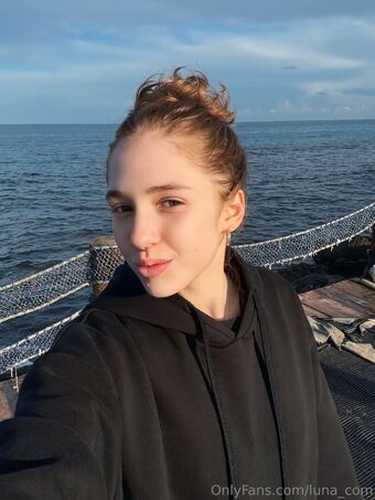 luna_com