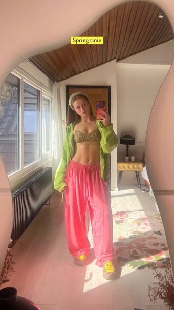 Maisie Smith Nude Leaks OnlyFans Photo 48