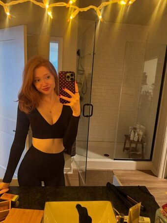 Makenna Kelly / Lifewithmak Nude Leaks OnlyFans Photo 40