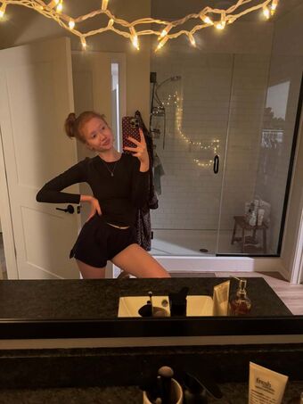 Makenna Kelly / Lifewithmak Nude Leaks OnlyFans Photo 43